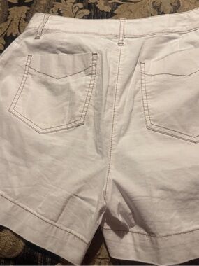 Nicole Miller White Denim Jean Shorts with Contrast Stitching